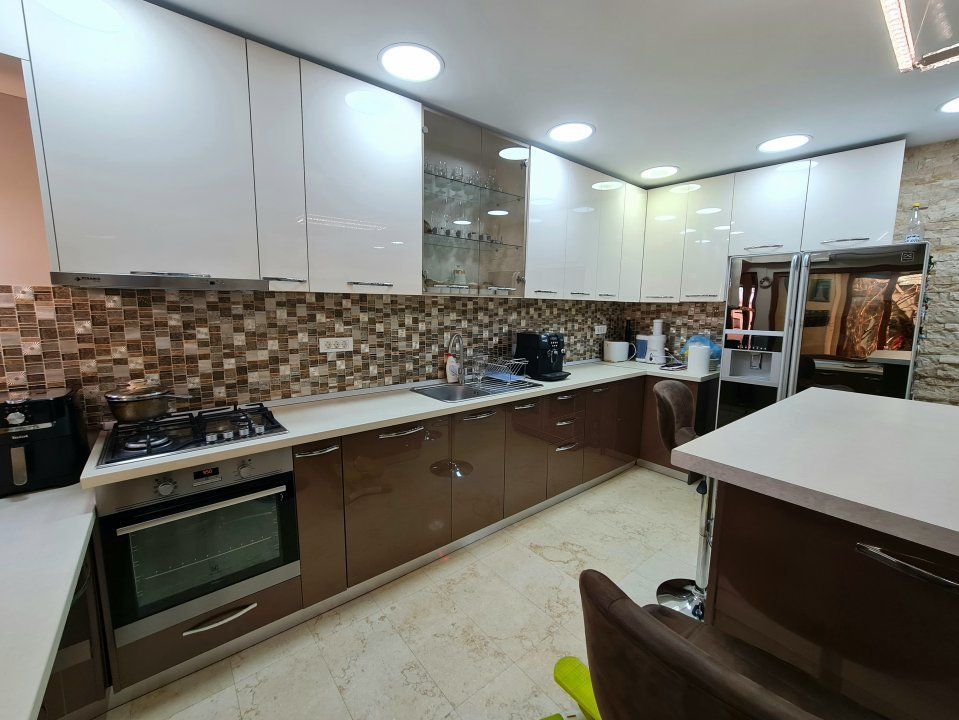 Casă cu 6 camere de vânzare în Domnești – fotografia 9 din 36