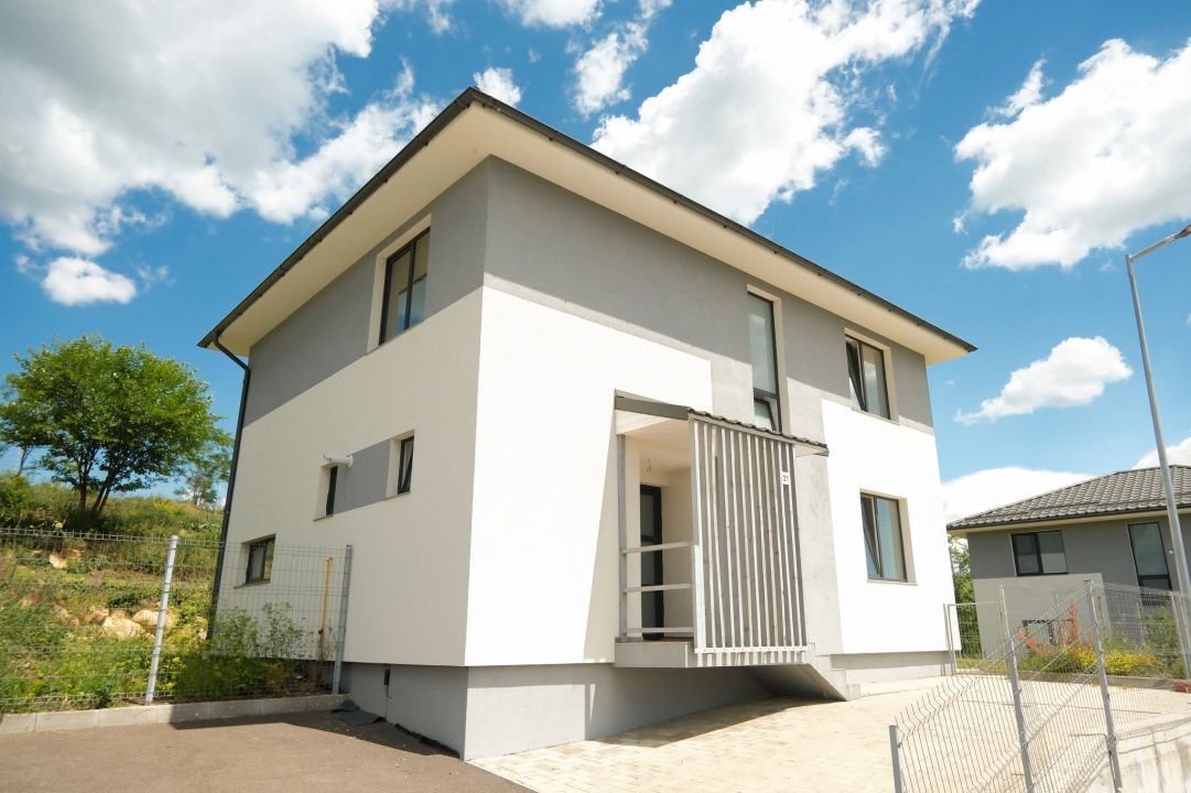 Casă cu 5 camere de vânzare în Central, Pata – fotografia 1 din 50