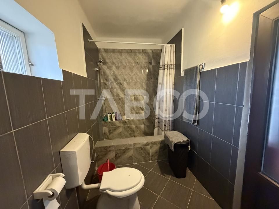 Casă cu 8 camere de vânzare în Gura Vaii – fotografia 12 din 16