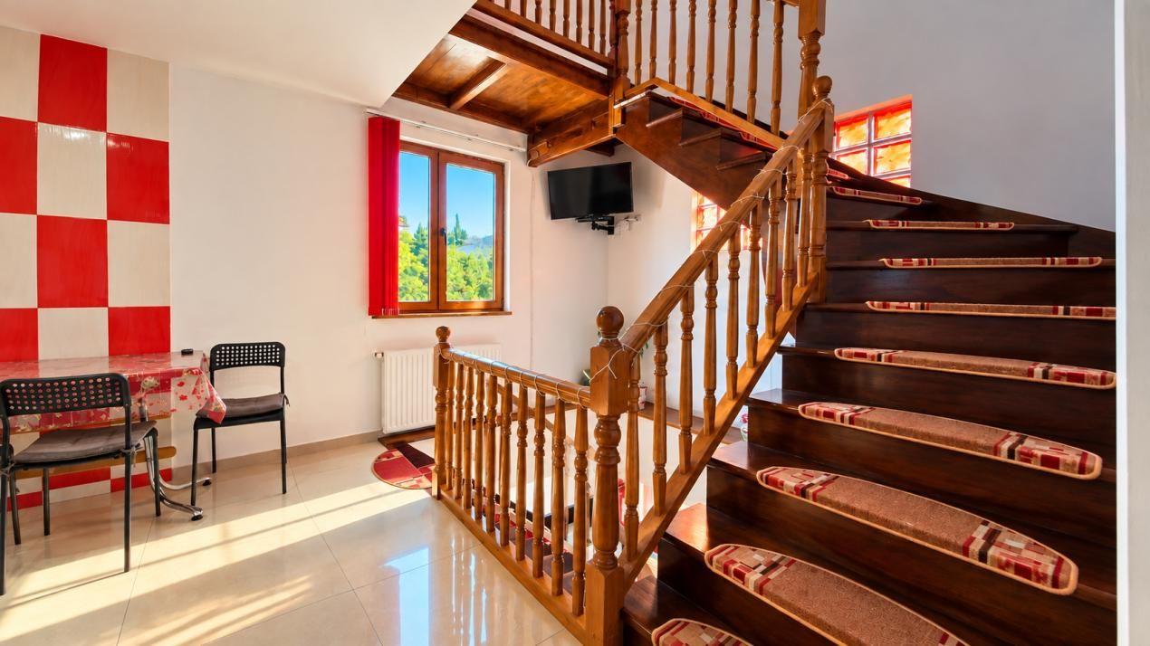 Casă cu 11 camere de vânzare în Central, Bușteni – fotografia 13 din 40