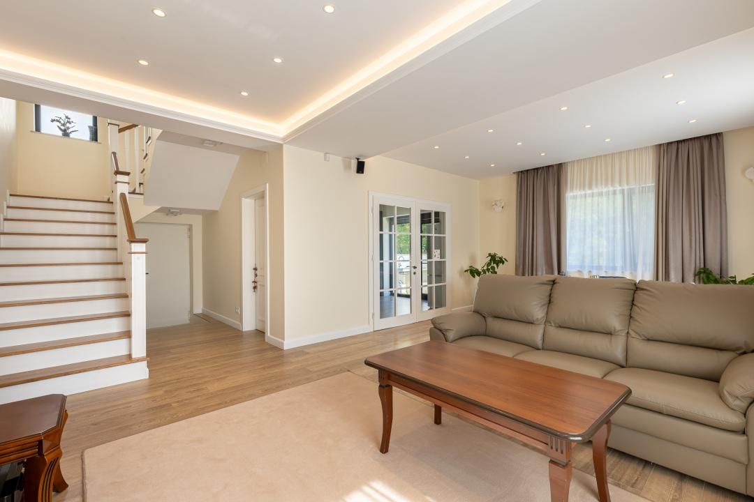 Casă cu 5 camere de vânzare în Ultracentral, Tunari – fotografia 5 din 34