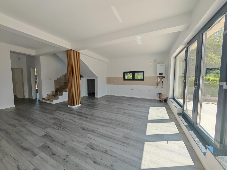 Casă cu 6 camere de vânzare în Tunari – fotografia 10 din 28