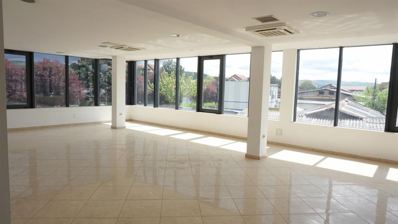 Spațiu comercial cu 1 cameră de închiriat în Cartierul Traian, Râmnicu Vâlcea – fotografia 1 din 14