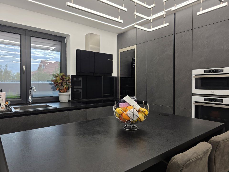 Casă cu 6 camere de vânzare în Domnești – fotografia 6 din 25
