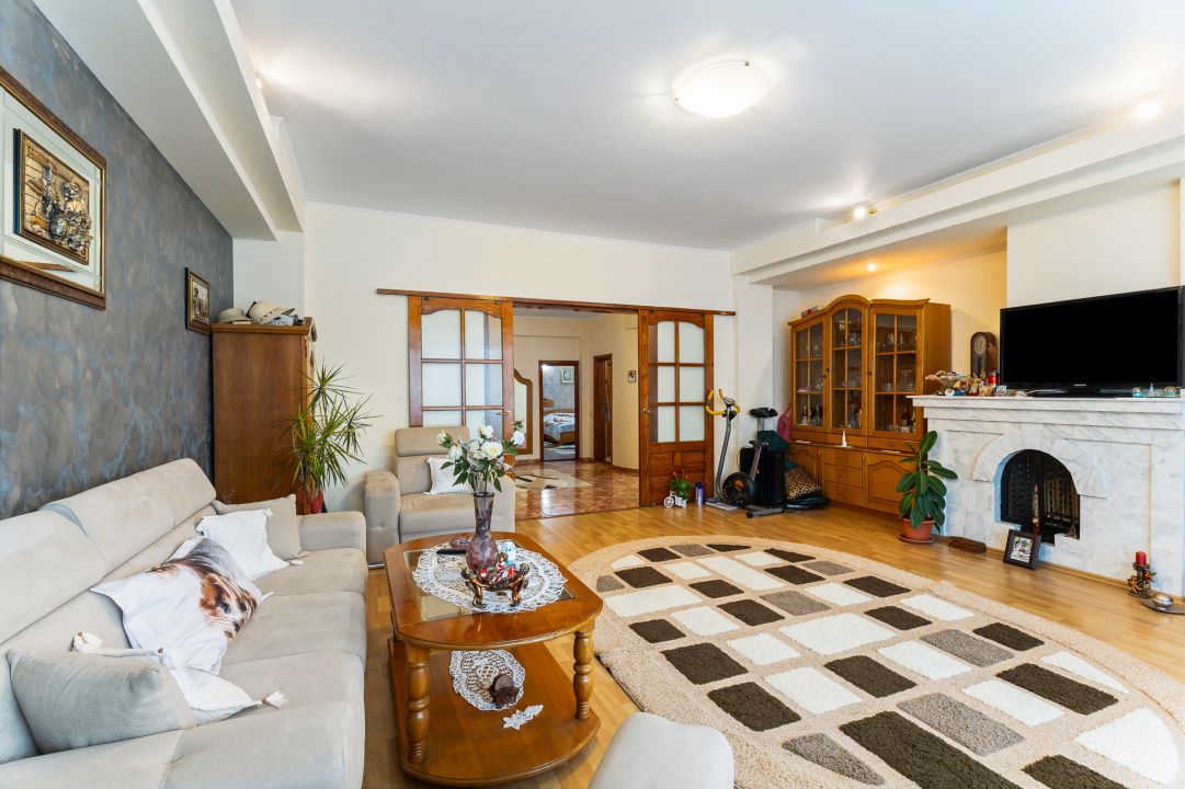 Casă cu 8 camere de vânzare în Faleza Nord, Constanța – fotografia 1 din 25