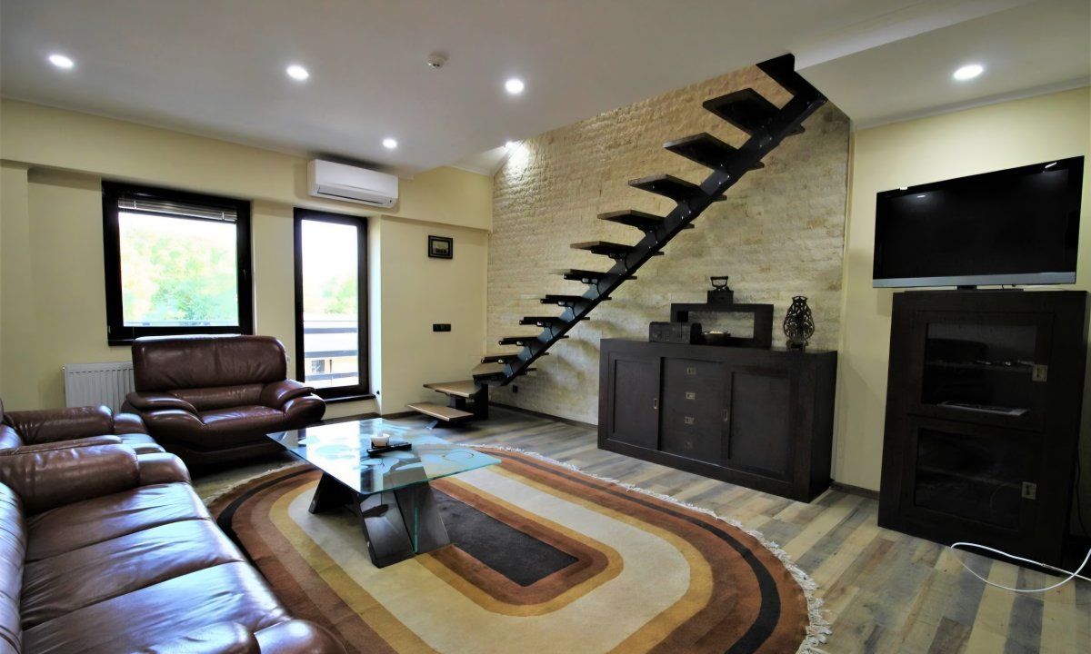 Casă cu 10 camere de vânzare în Mogoșoaia – fotografia 37 din 38
