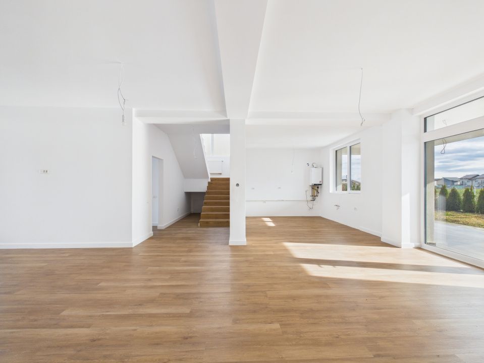 Casă cu 4 camere de vânzare în Est, Sânpetru – fotografia 7 din 28