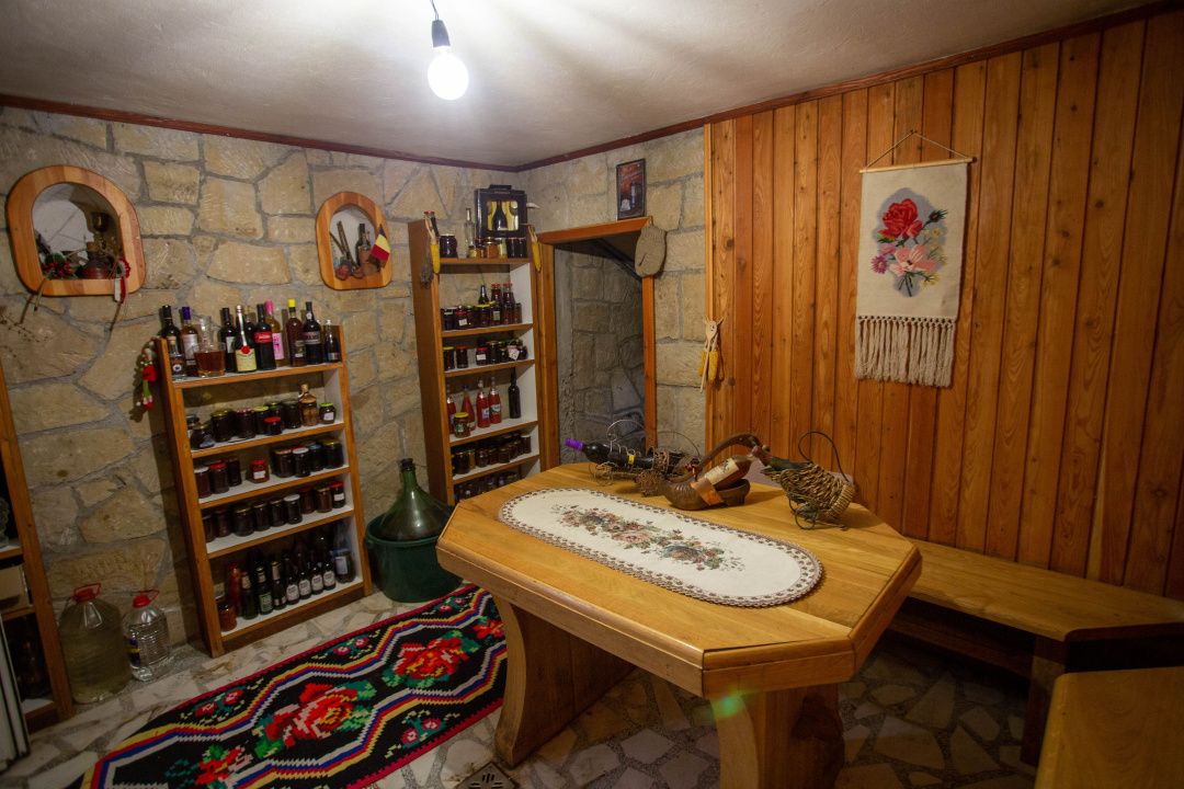 Casă cu 6 camere de vânzare în Comănești – fotografia 57 din 72