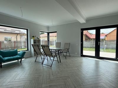 Casă cu 5 camere de vânzare în Exterior Est, Moșnița Veche – fotografia 5 din 26