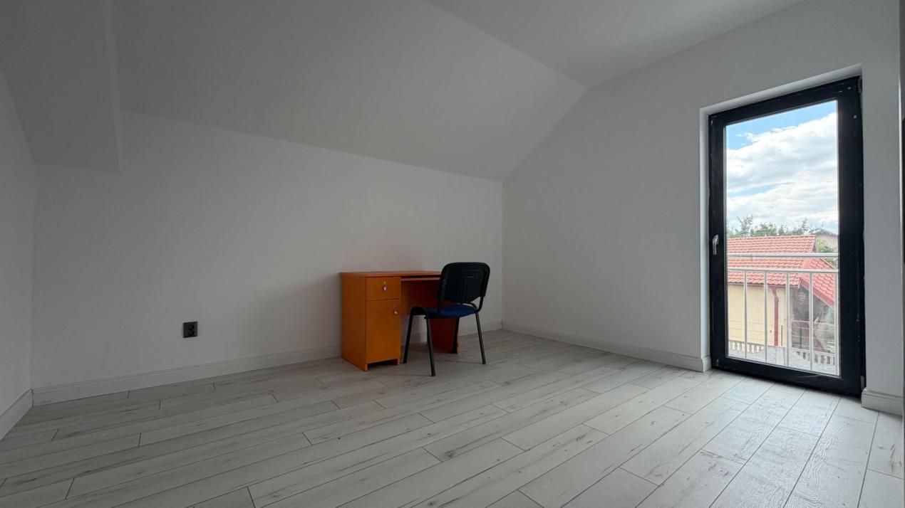 Casă cu 5 camere de vânzare în Exterior Est, Moșnița Veche – fotografia 10 din 26