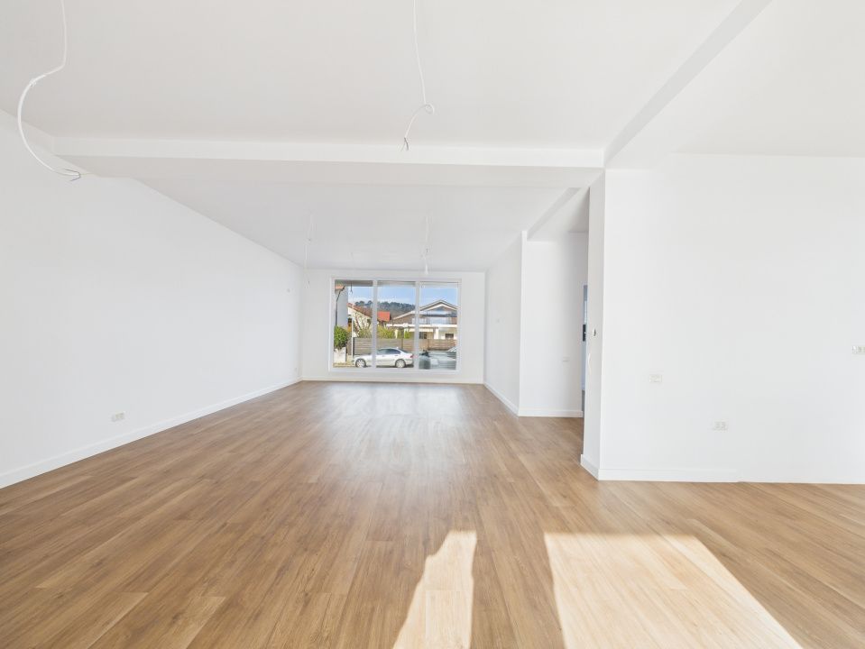 Casă cu 4 camere de vânzare în Est, Sânpetru – fotografia 6 din 28