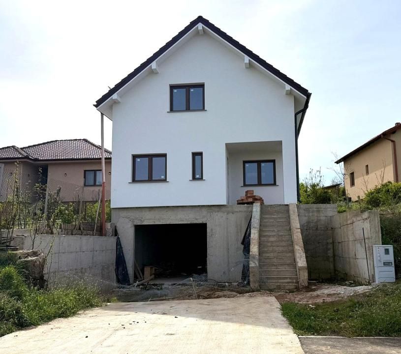 Casă cu 4 camere de vânzare în Jucu de Sus – fotografia 3 din 14