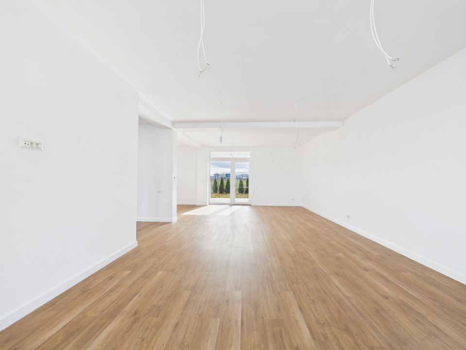 Casă cu 4 camere de vânzare în Est, Sânpetru – fotografia 1 din 28