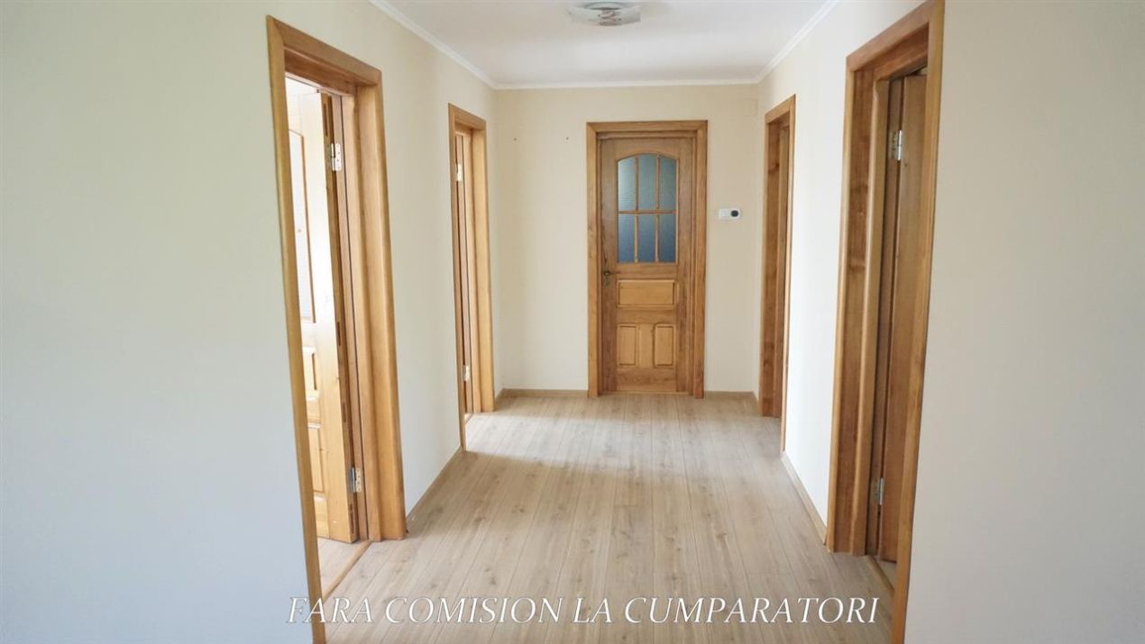 Casă cu 6 camere de vânzare în Berislavesti – fotografia 17 din 41