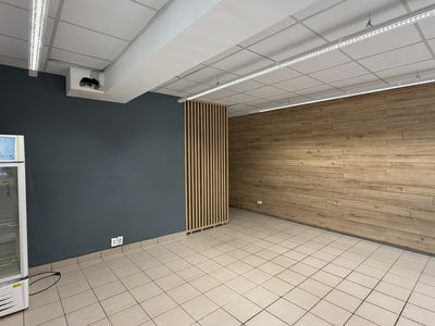 Spațiu comercial cu 1 cameră de închiriat în Uverturii, București – fotografia 2 din 9