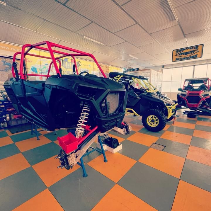 Spațiu industrial cu 4 camere de vânzare în Central, Roman – fotografia 3 din 14
