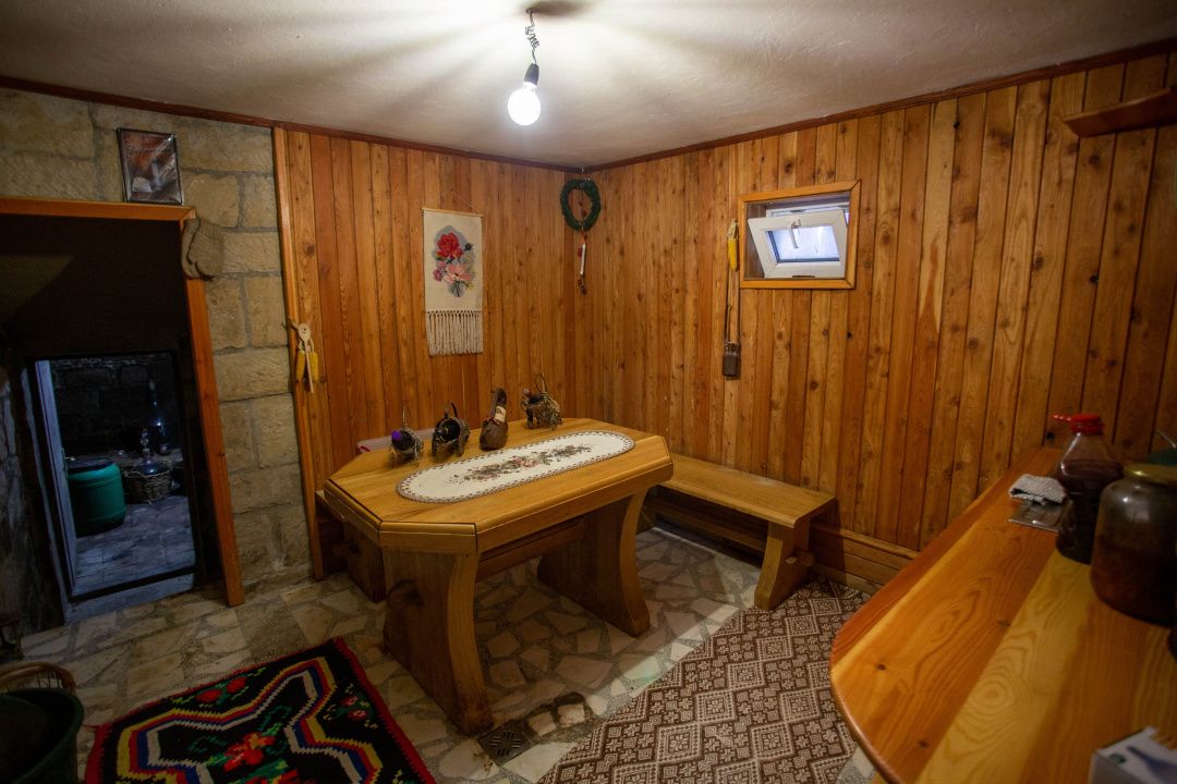 Casă cu 6 camere de vânzare în Comănești – fotografia 58 din 72
