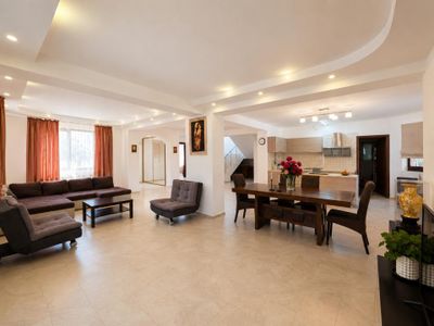 Casă cu 6 camere de vânzare în Buftea – fotografia 3 din 18