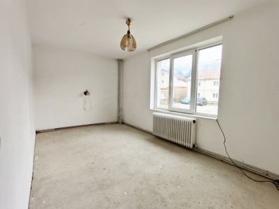 Casă cu 20 camere de vânzare în Slimnic – fotografia 3 din 11