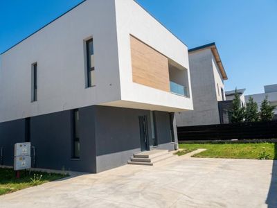 Casă cu 4 camere de vânzare în Tunari – fotografia 2 din 14