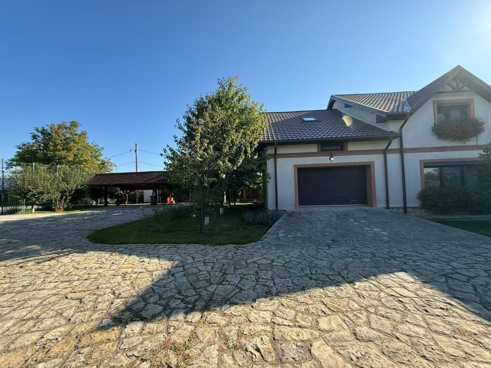 Casă cu 10 camere de vânzare în Central, Roman – fotografia 6 din 9