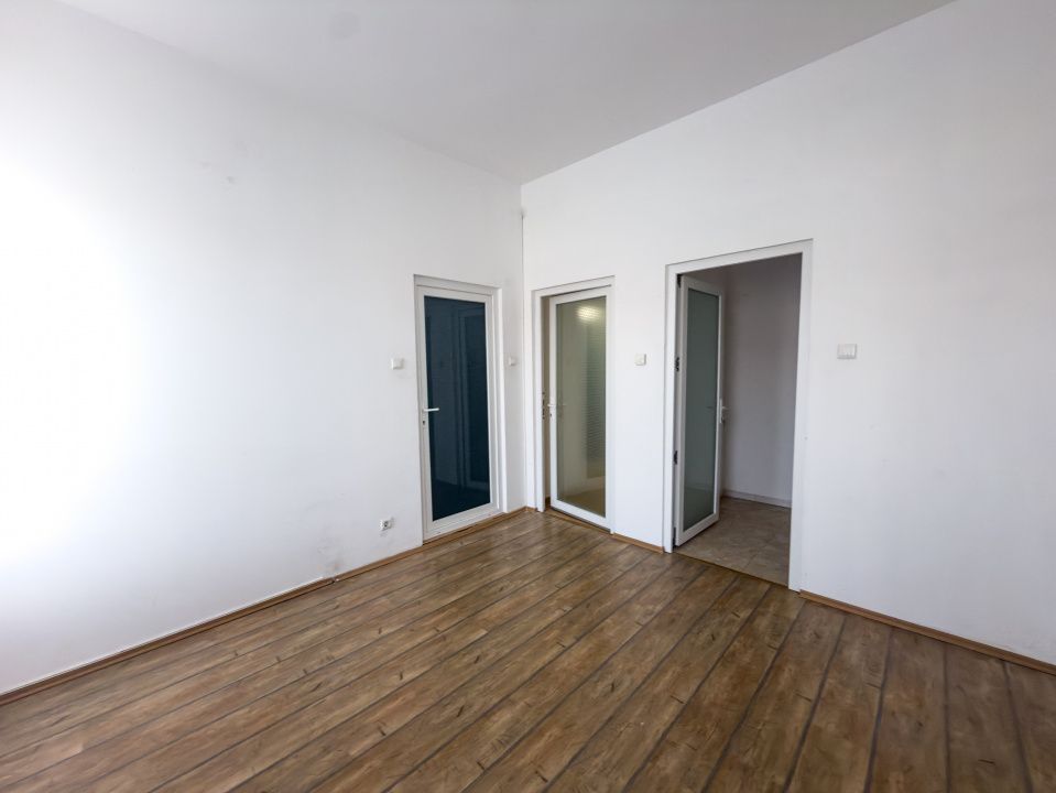 Casă cu 10 camere de vânzare în Mamaia-Sat – fotografia 22 din 34