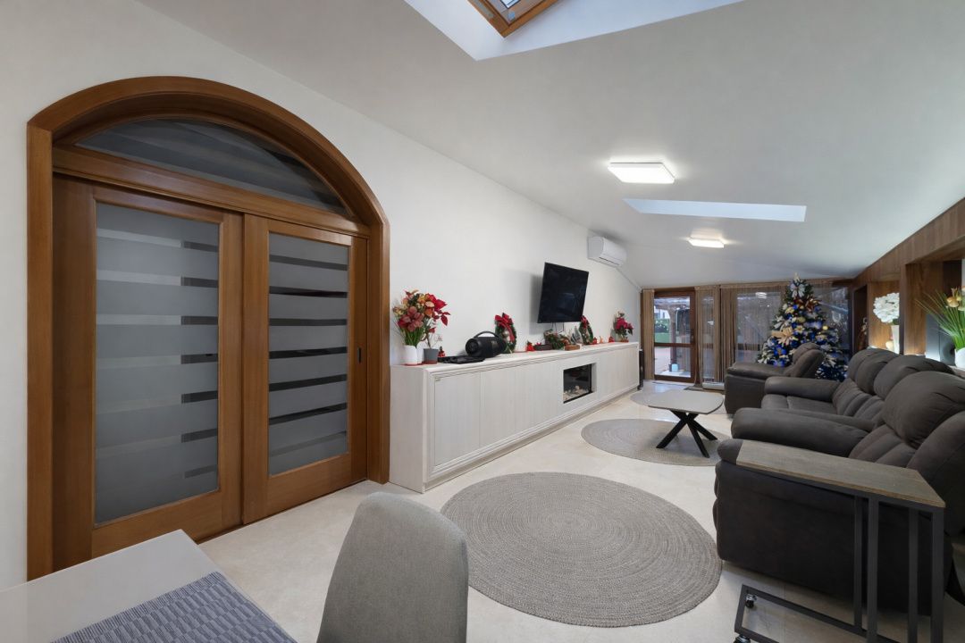 Casă cu 8 camere de vânzare în Mogoșoaia – fotografia 5 din 24