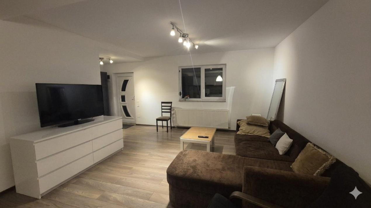 Casă cu 3 camere de vânzare în Trivale, Pitești – fotografia 1 din 7