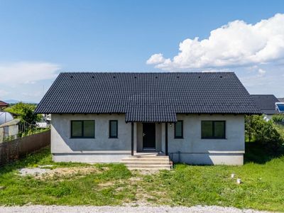 Casă cu 4 camere de vânzare în Sânpetru – fotografia 2 din 13