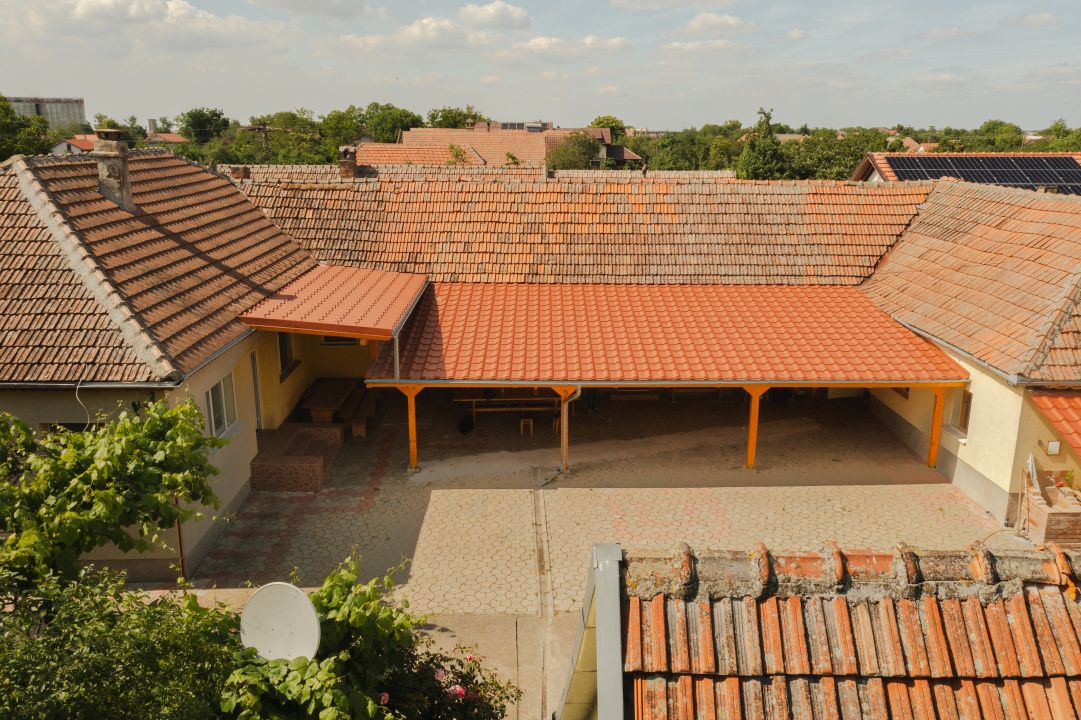 Casă cu 6 camere de vânzare în Jebel – fotografia 1 din 22