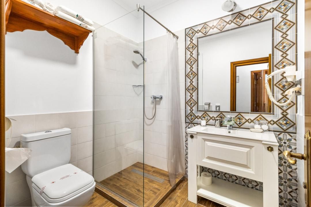 Hotel / pensiune cu 17 camere de vânzare în Sambata de Jos – fotografia 23 din 29