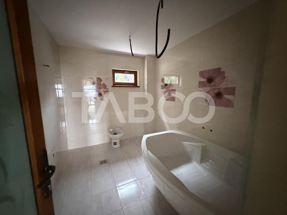 Casă cu 7 camere de vânzare în Berivoi – fotografia 10 din 29