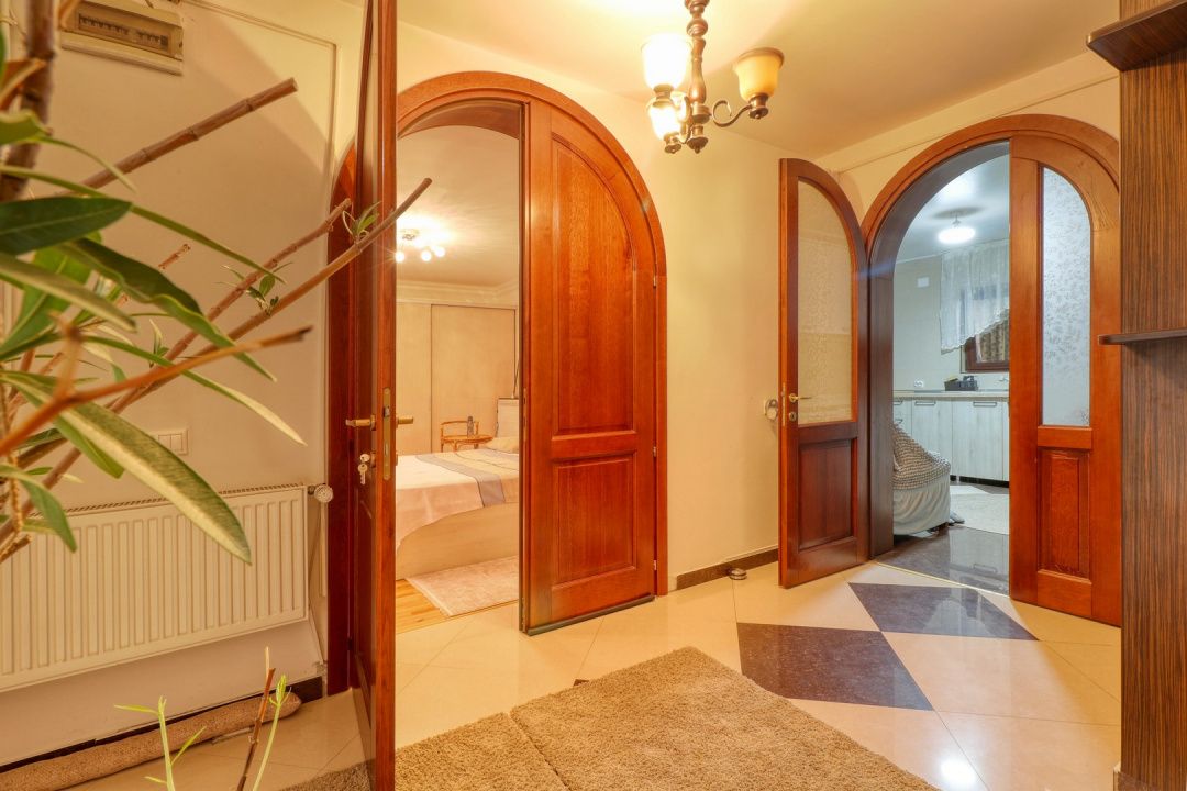 Casă cu 8 camere de vânzare în Mogoșoaia – fotografia 16 din 24
