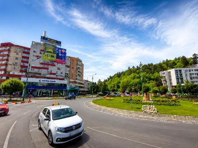 Spațiu comercial cu 10 camere de vânzare – fotografia 4 din 13