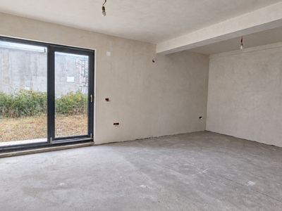 Casă cu 4 camere de vânzare în Sud, Ovidiu – fotografia 4 din 8