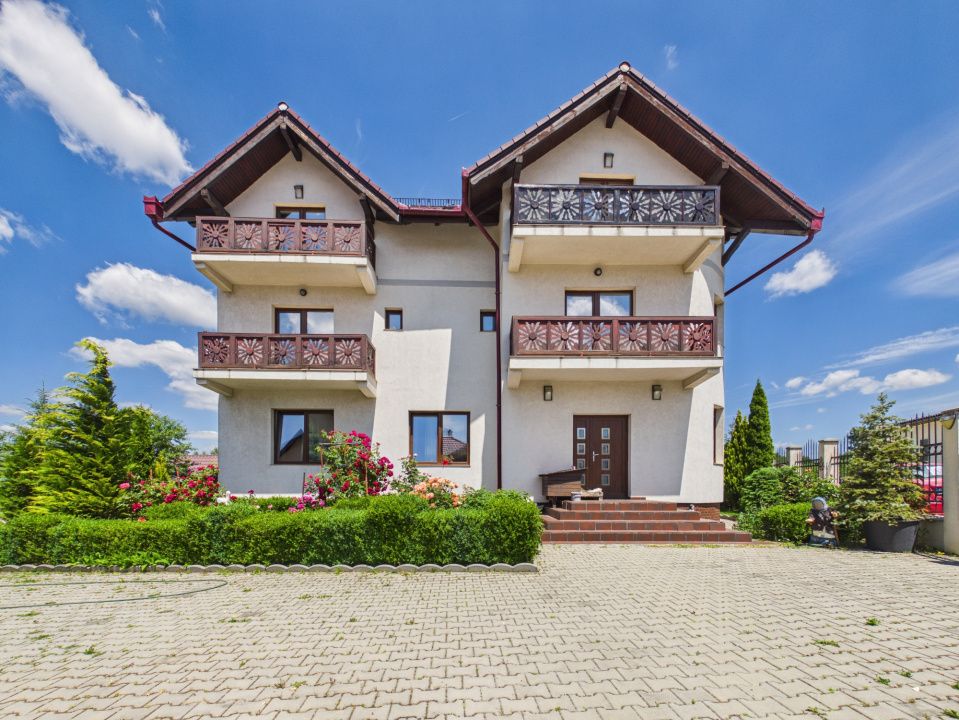 Hotel / pensiune cu 10 camere de vânzare în Tohanu Nou – fotografia 1 din 46