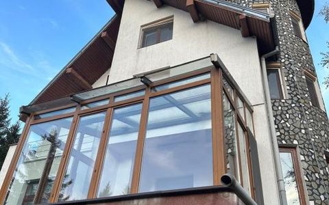 Hotel / pensiune cu 7 camere de vânzare în Central, Predeal