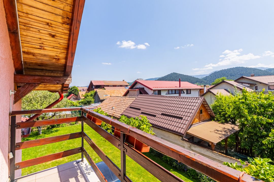 Casă cu 10 camere de vânzare în Râșnov – fotografia 13 din 35