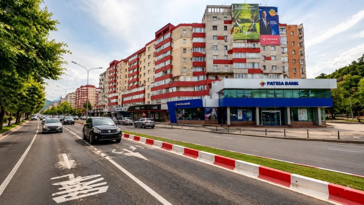 Spațiu comercial cu 10 camere de vânzare – fotografia 1 din 13