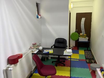 Spațiu comercial cu 6 camere de vânzare în Central, Giurgiu – fotografia 5 din 17