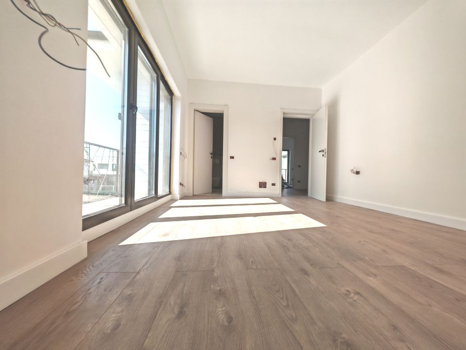 Casă cu 4 camere de vânzare în Est, Tunari – fotografia 3 din 27