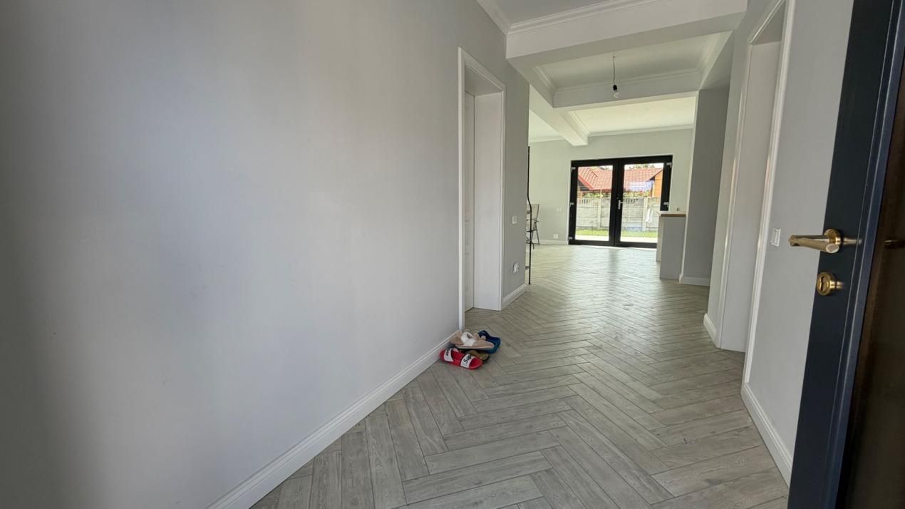 Casă cu 5 camere de vânzare în Exterior Est, Moșnița Veche – fotografia 6 din 26