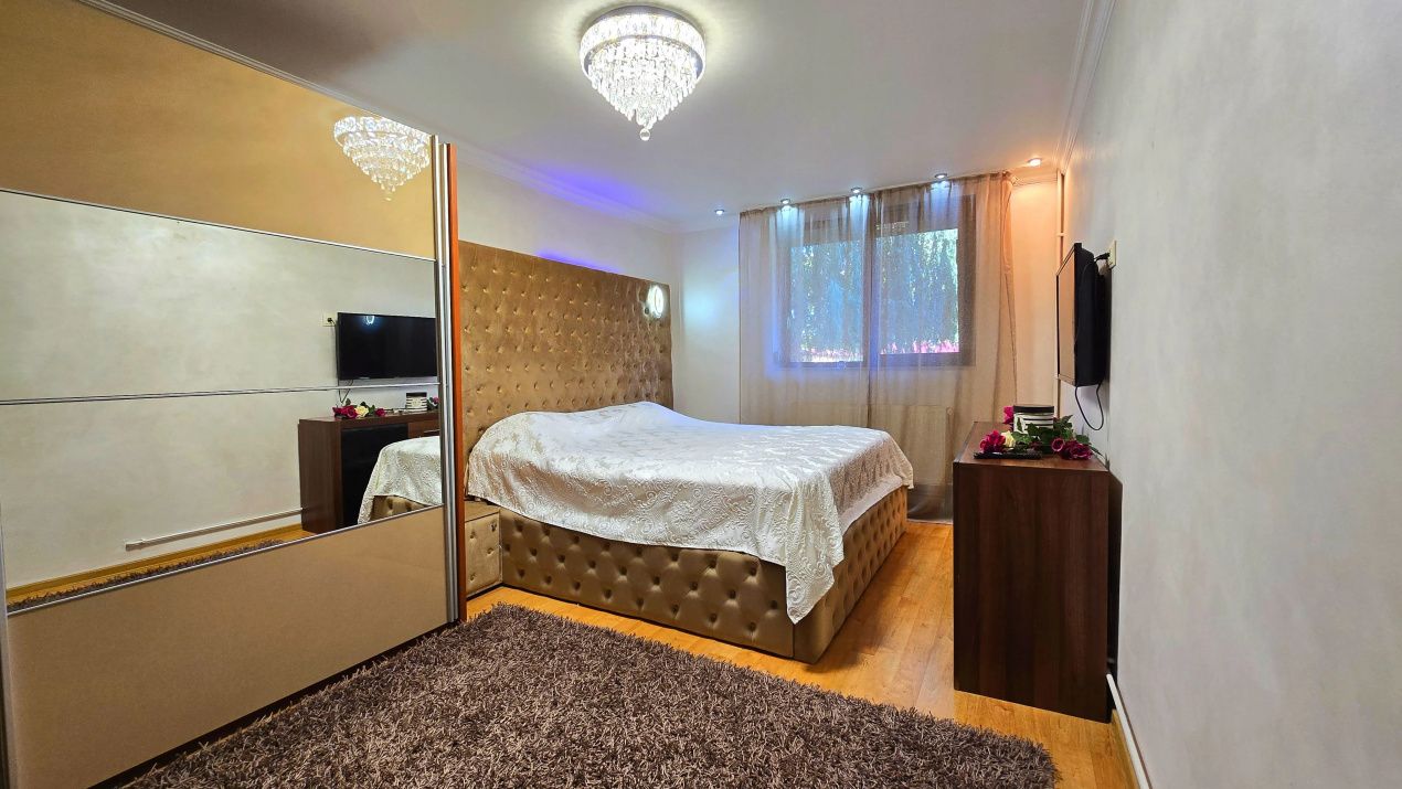 Casă cu 8 camere de vânzare în Central, Afumați – fotografia 5 din 91