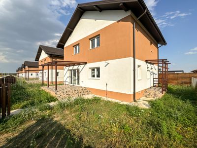 Casă cu 4 camere de vânzare în Nord-Vest, Sabareni – fotografia 3 din 20
