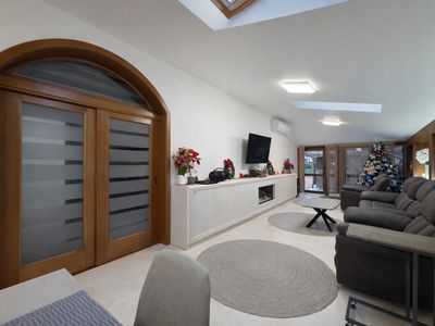 Casă cu 8 camere de vânzare în Mogoșoaia – fotografia 5 din 24