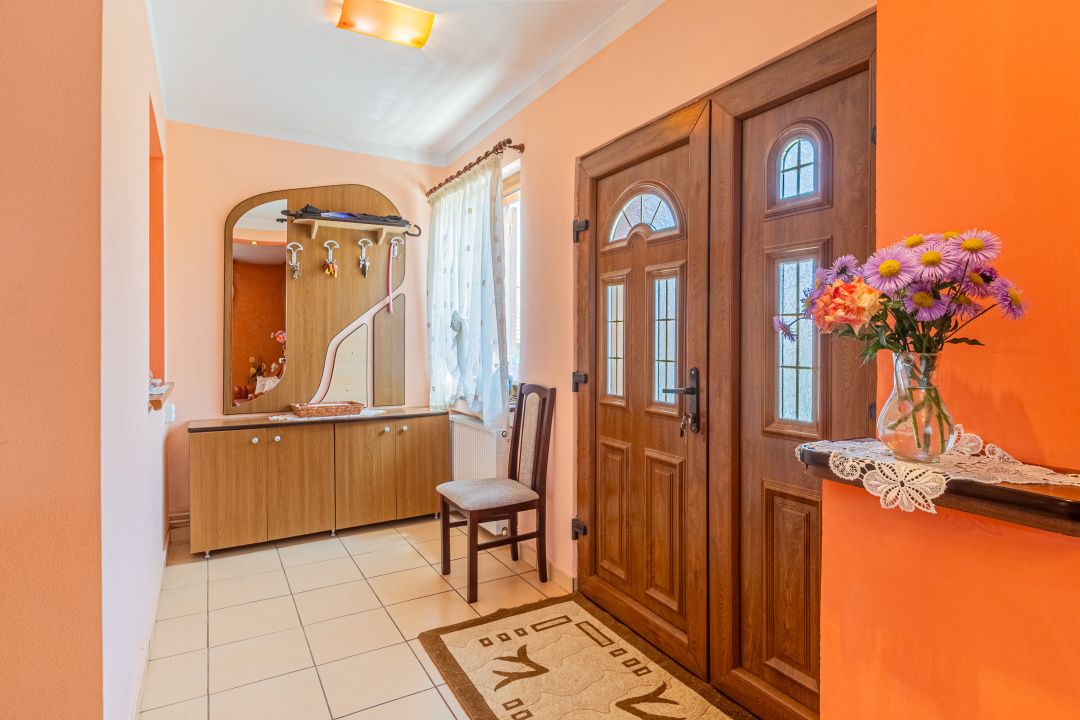 Casă cu 10 camere de vânzare în Râșnov – fotografia 14 din 35