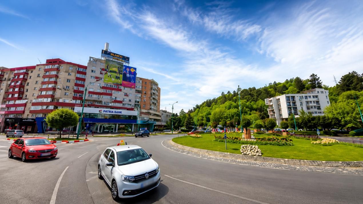 Spațiu comercial cu 10 camere de vânzare – fotografia 4 din 13