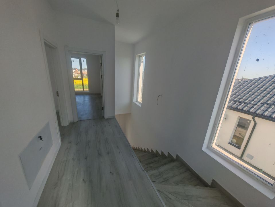 Casă cu 4 camere de vânzare în Central, Tunari – fotografia 10 din 17