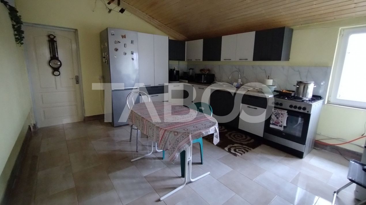 Casă cu 10 camere de vânzare în Rausor – fotografia 11 din 24