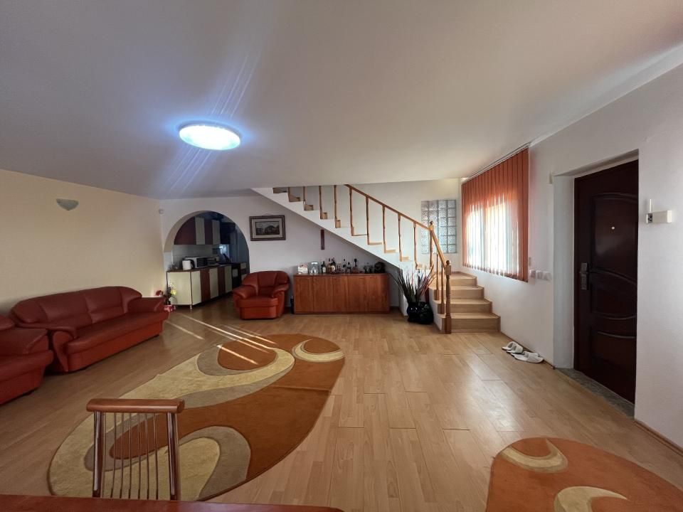 Casă cu 4 camere de vânzare în Central, Magura (Hulubesti) – fotografia 1 din 41